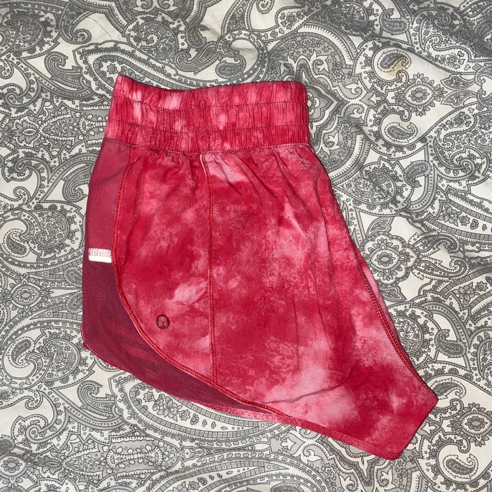 Lululemon shorts pink